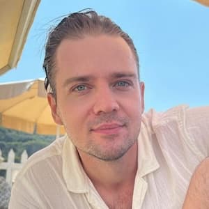 Input photo of a man for the AI baby generator