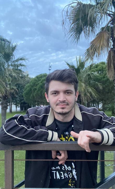 ai realistic photo generator: man's photo for sea scene