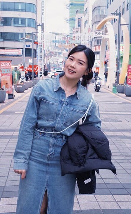 AI retro photo: woman's selfie for convertible scene