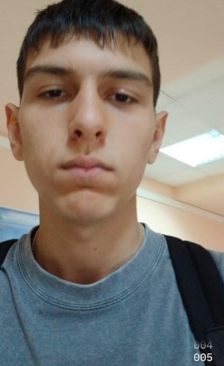 AI photo generator: front-facing portrait of man