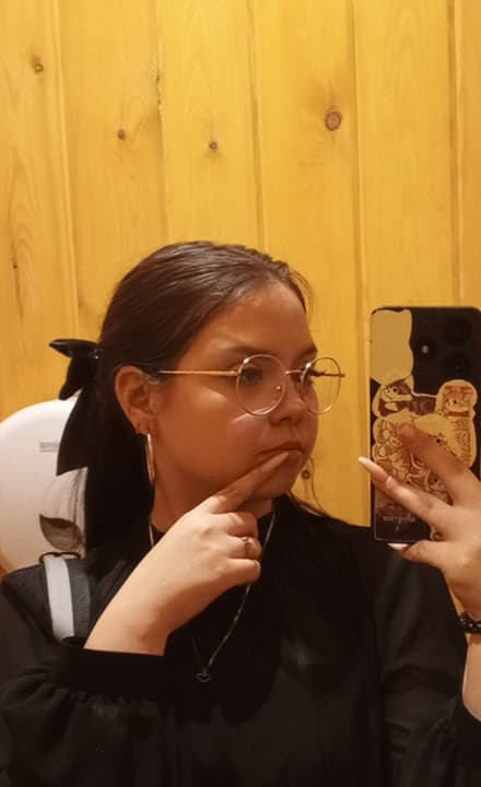 AI photo generator: front-facing portrait of woman