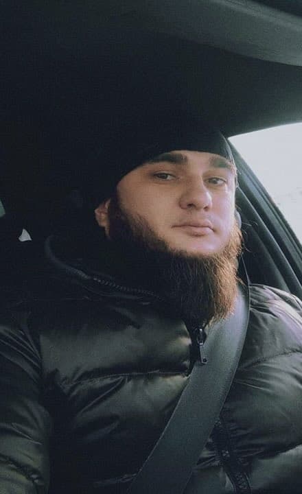 AI photo generation: source photo of man for B&W portrait