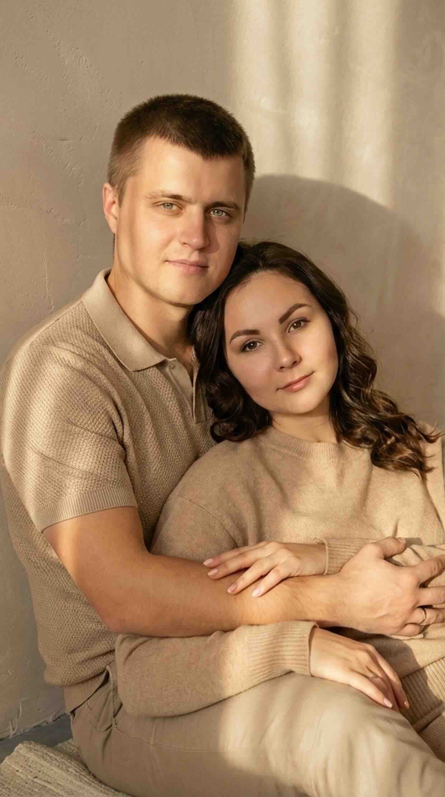 Photo with AI: man and woman in beige looking at camera.