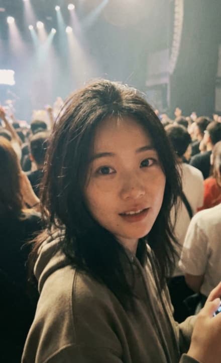 ai love photo: woman's selfie for studio shot